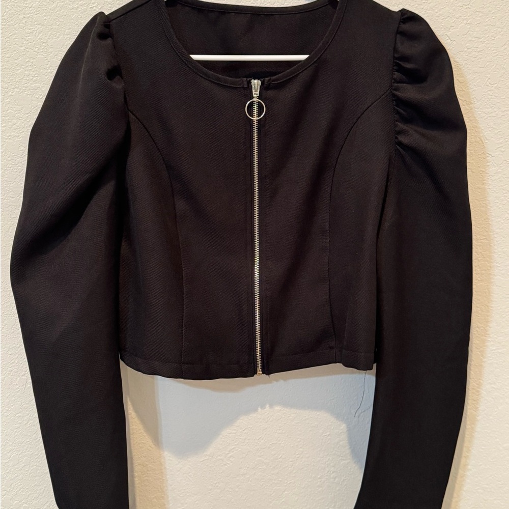 Zip-up Statement Sleeve Blouse in Black